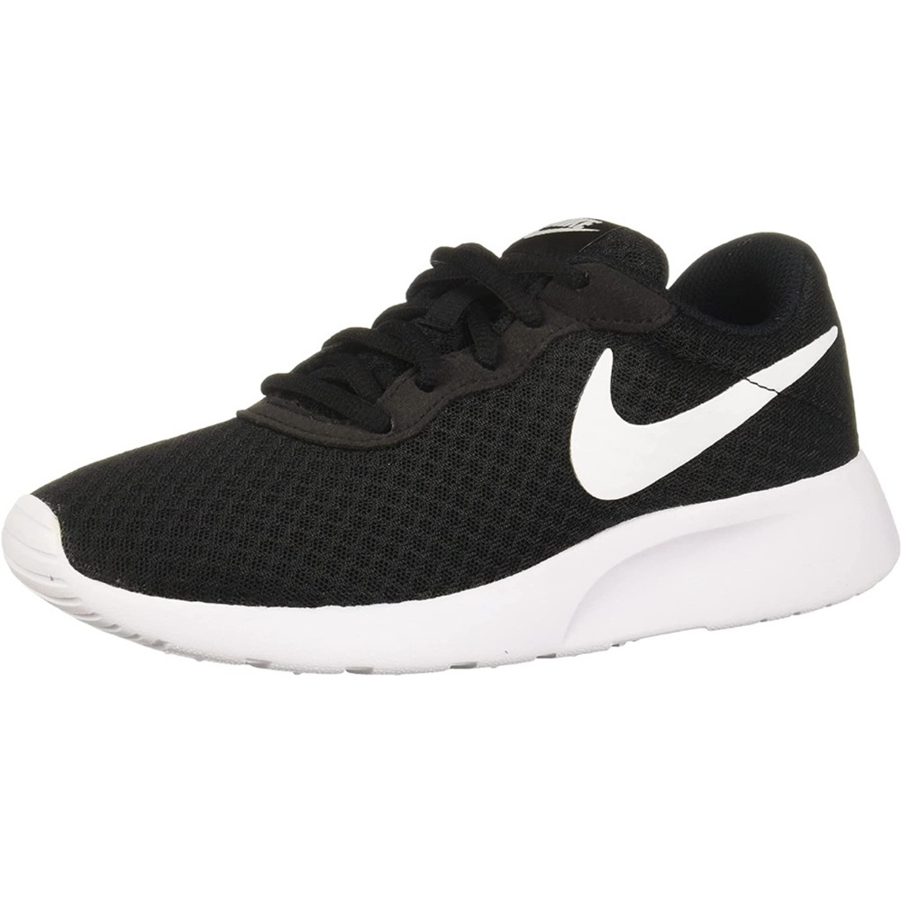 Nike Tanjun girls sneaker in sizes 4.5